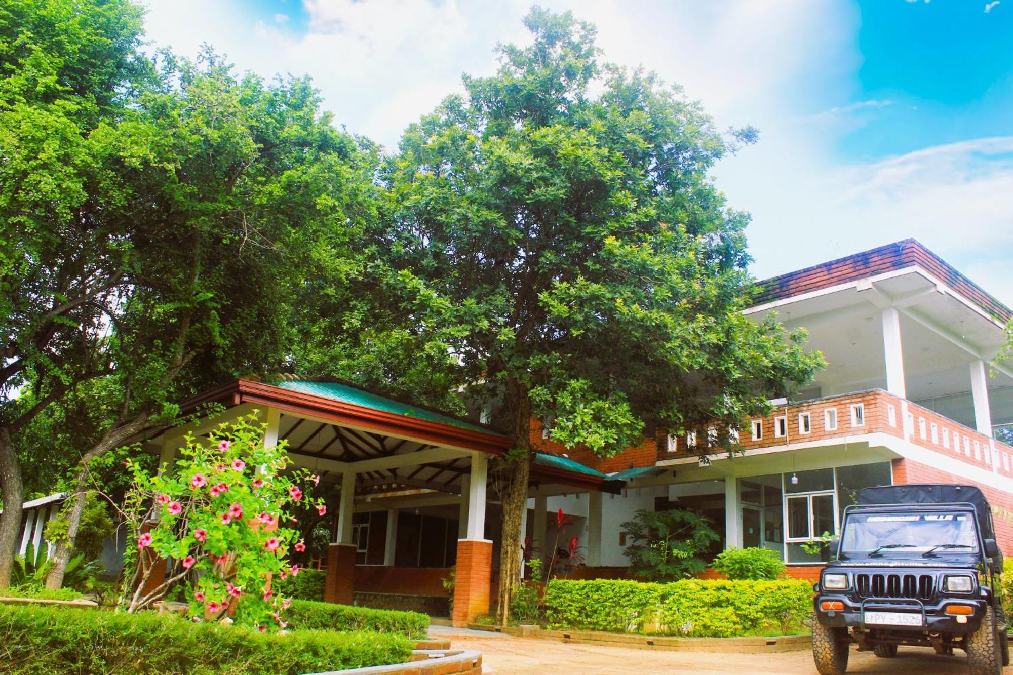 Green Hut Hotel & Restaurant With Unique View Point Sigiriya Esterno foto